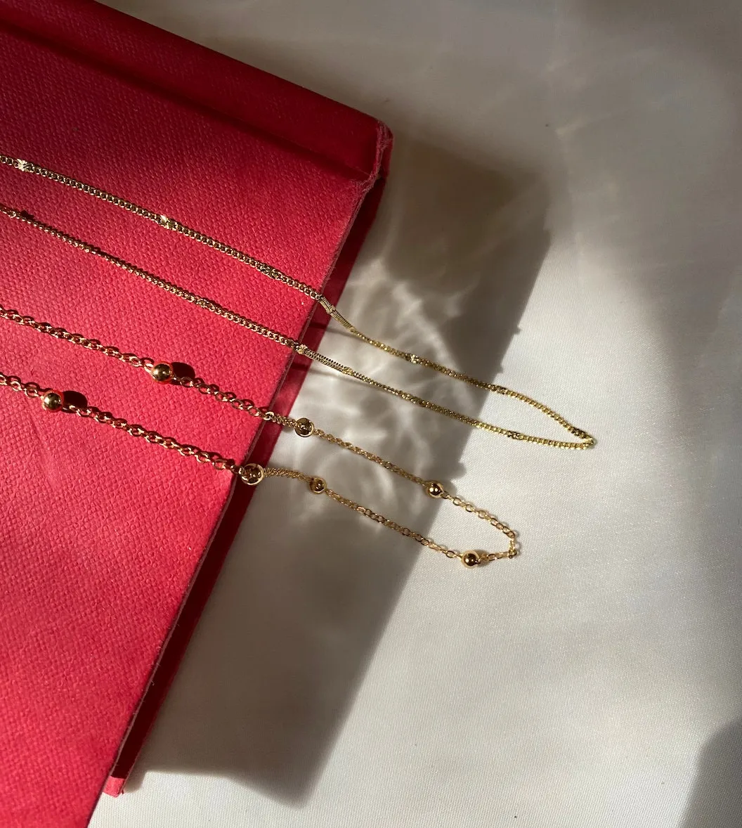 Curb minimal layering chain with rounded beads