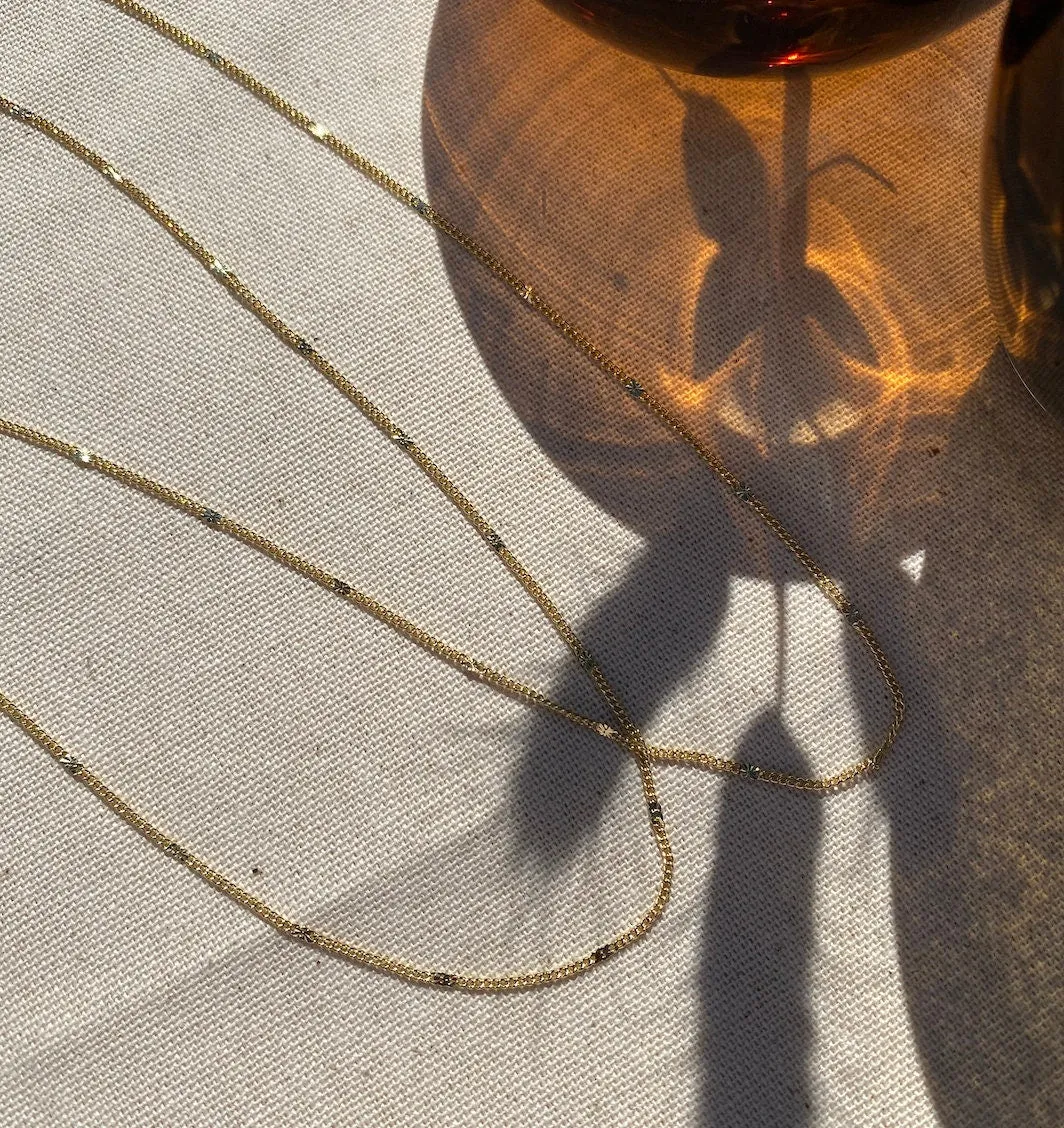 Curb minimal layering chain with rounded beads
