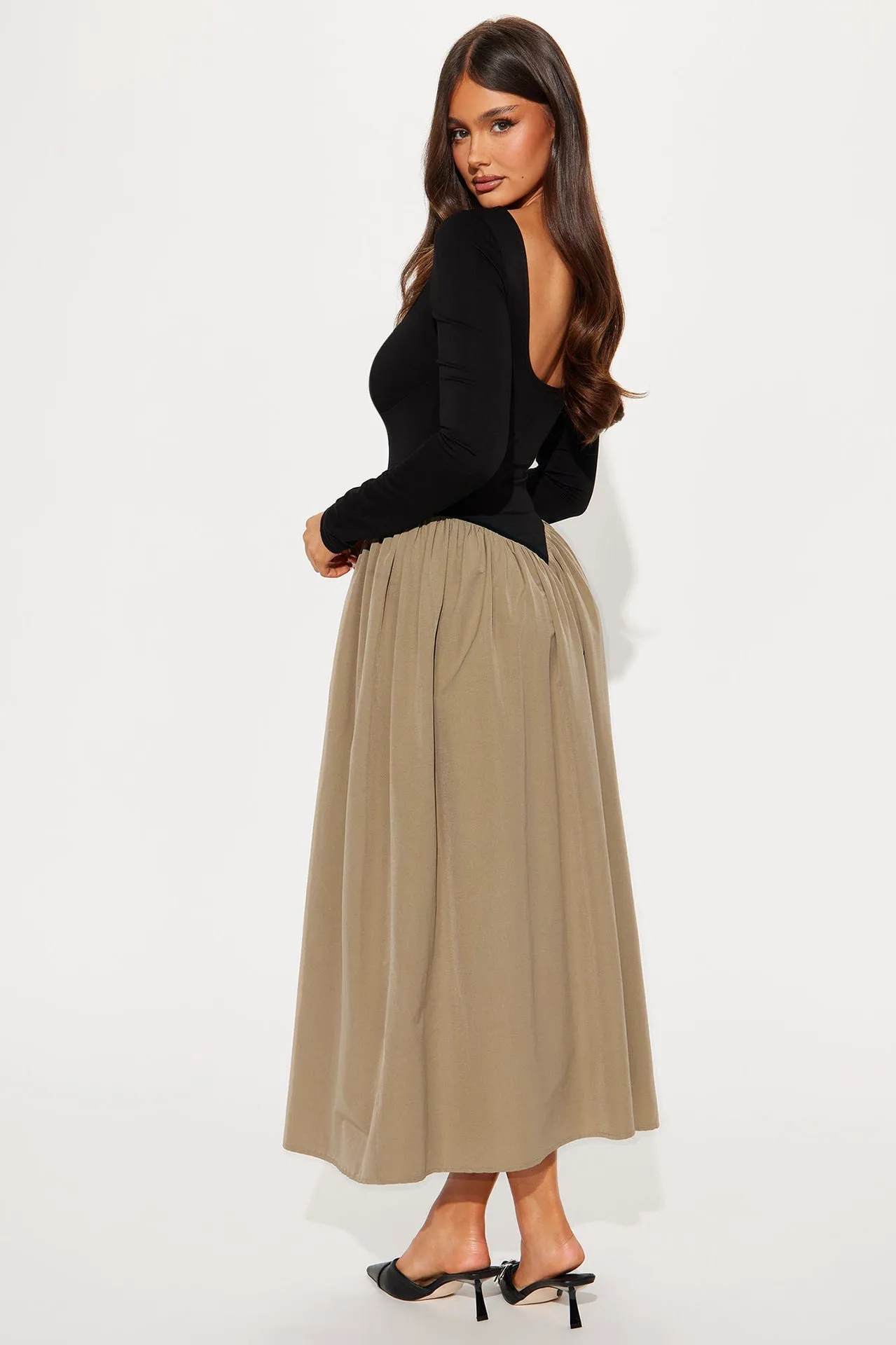 Elegant Contrast Bodice Long-Sleeve Backless Midi Dress