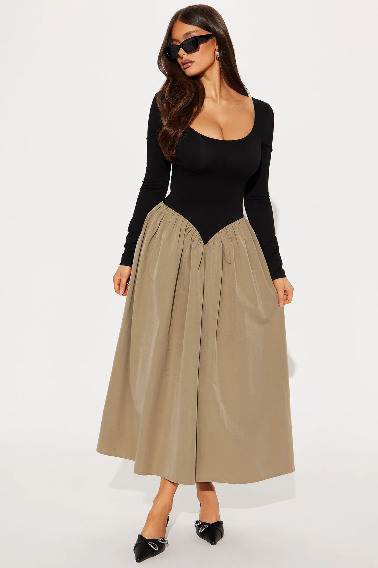 Elegant Contrast Bodice Long-Sleeve Backless Midi Dress