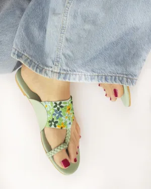 Floral Embroidered Kohlapuris