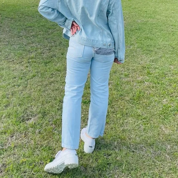 NWT Levi’s Premium Denim Wedgie Straight in Cloud 9 Wash