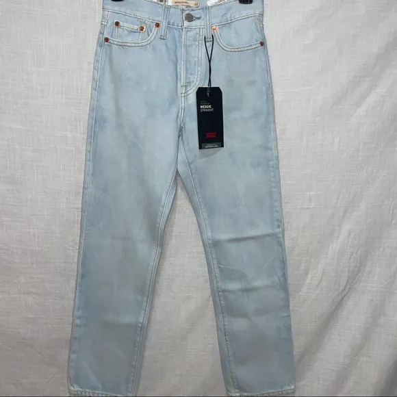 NWT Levi’s Premium Denim Wedgie Straight in Cloud 9 Wash