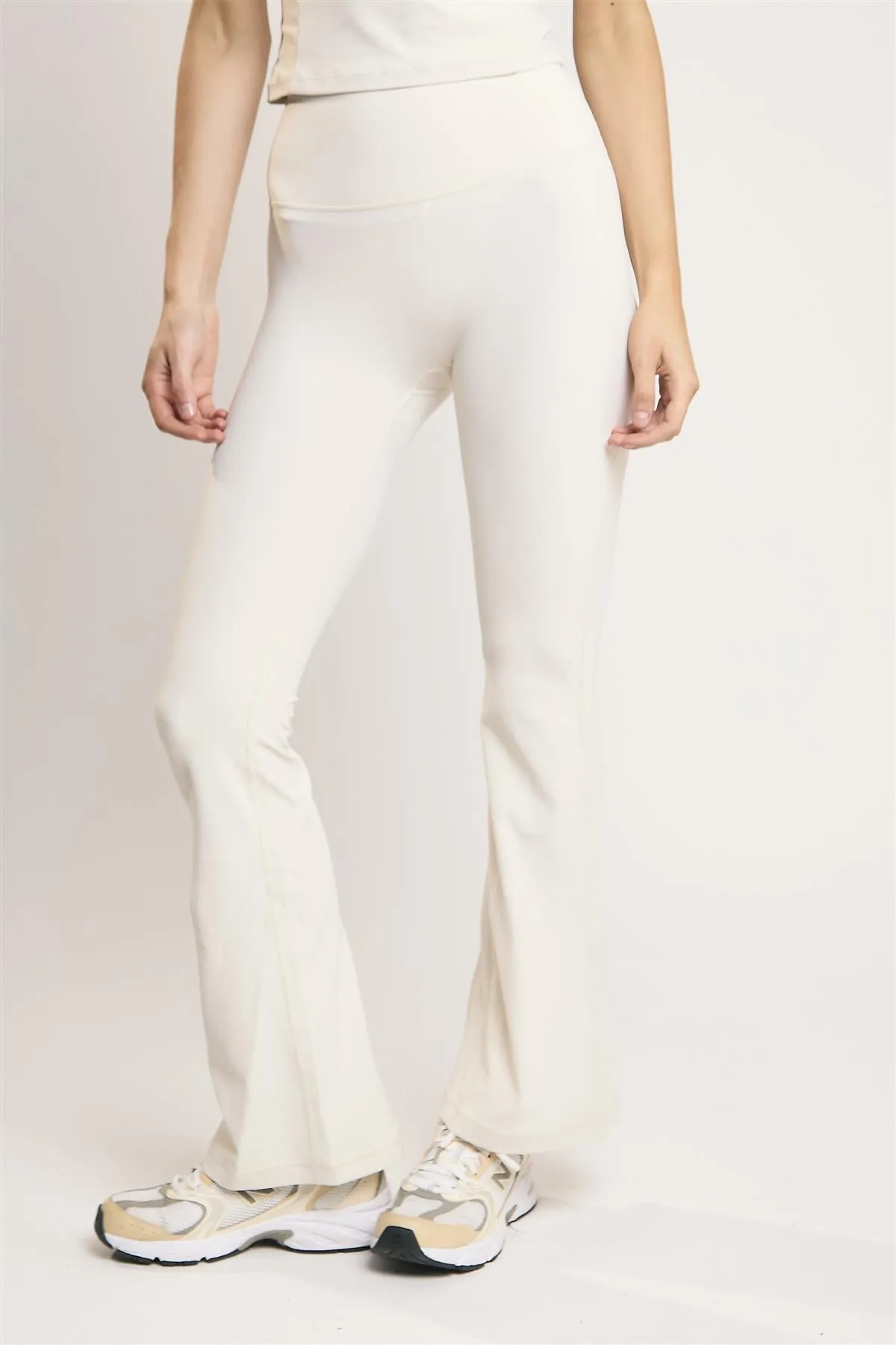 Signature White Flare Leggings
