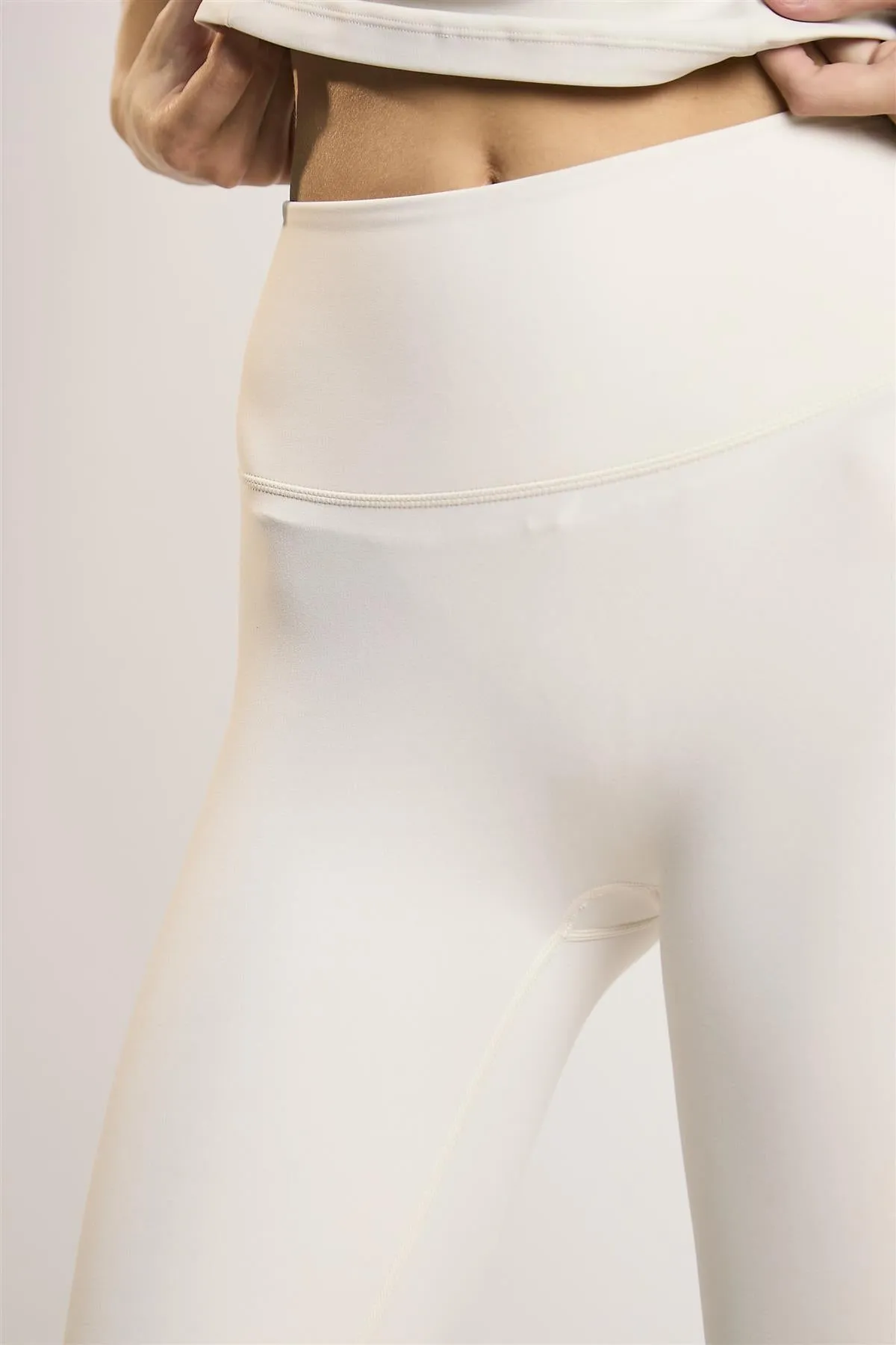 Signature White Flare Leggings