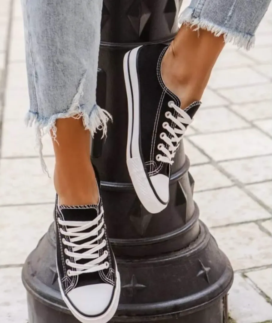 Stylish and breathable sneaker